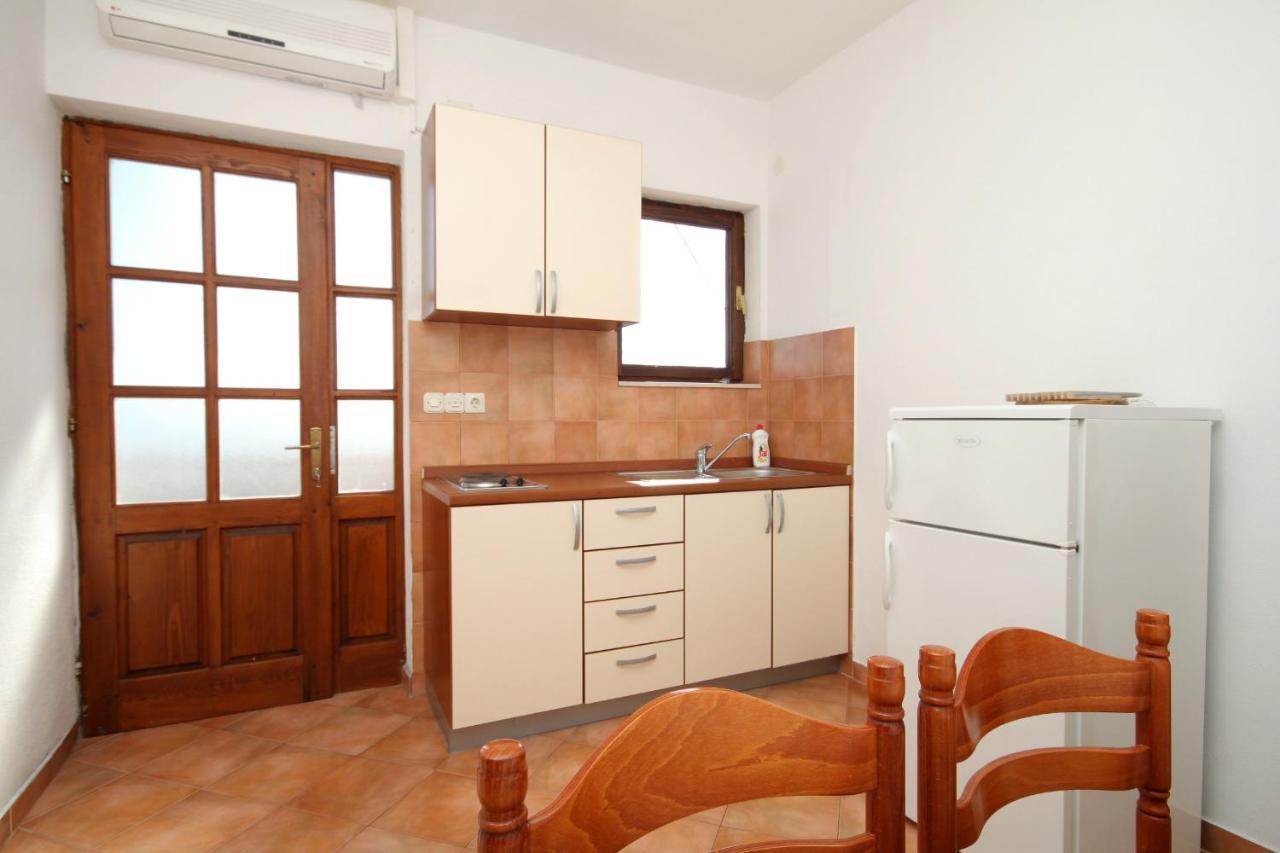 Apartments With A Parking Space Jelsa, Hvar - 8765 Jelsa  Exterior photo